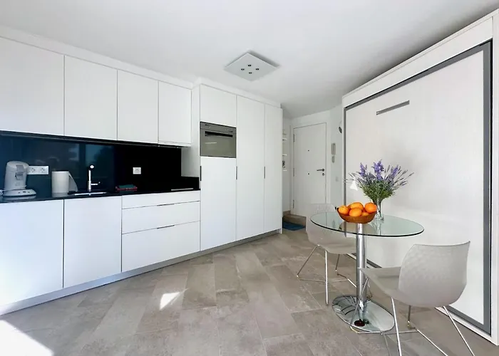 Apartament Modern Near The Sea *