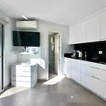 Modern Near The Sea * كاليبي